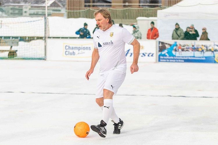 smzh_football_on_ice1