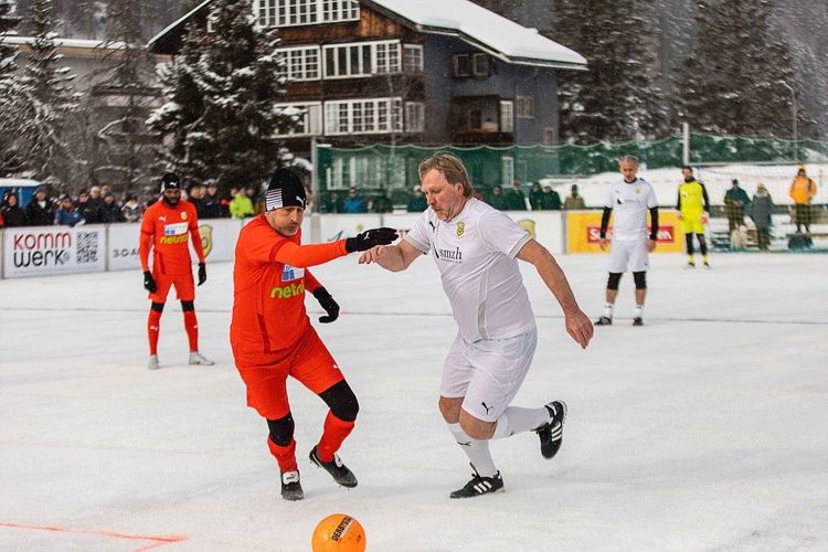 smzh_football_on_ice2